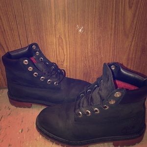 Black and red timberlands